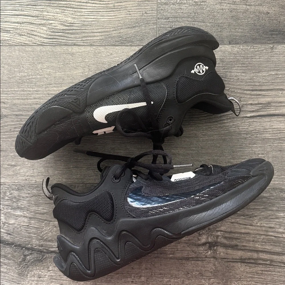 Boy’s Nike Giannis Immortality 2 Basketball Shoes Youth Size 6